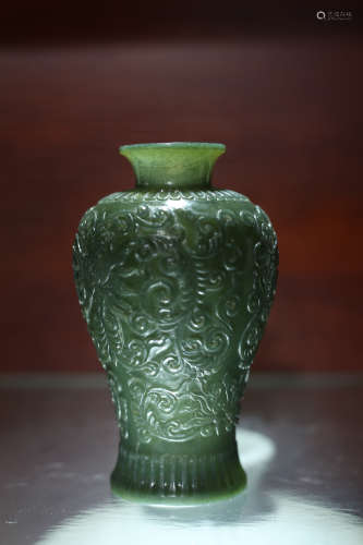 A HETIAN JADE VASE WITH XUANDE MARKING