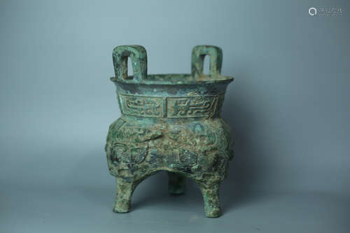 A BRONZE GE ORNAMENT WITH SHANG DYNASTY MARKING