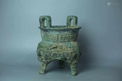 A BRONZE GE ORNAMENT WITH SHANG DYNASTY MARKING