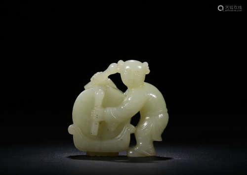 A HETIAN JADE BOY PLAYING DRUMS CARVED ORNAMENT