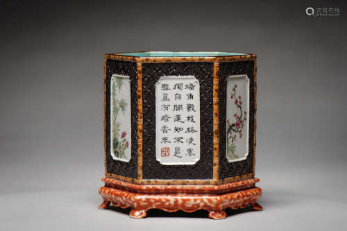 A Chinese Enamel Porcelain Brush Pot