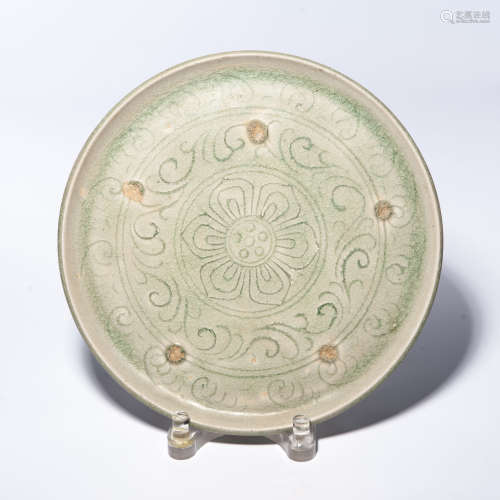 A Chinese Xiangzhou Porcelain Plate