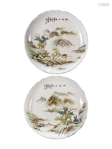 清 任焕章绘、浅绛彩《湖光山色》纹盘 二件 A Light-colour Disk with “Lake and Mountains” by Ren Huanzhang, two Pieces