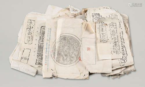 旧拓 铜镜、钱币、砖瓦等拓片六十张(约） Ancient rubbings, sixty pieces (approximately) including bronze mirror, coins and tiles