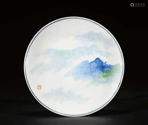 俞子才画“青山云起图”瓷盘 Porcelain Disk, A Painting of “Clouds Rising on Mountains” by Yu Zicai