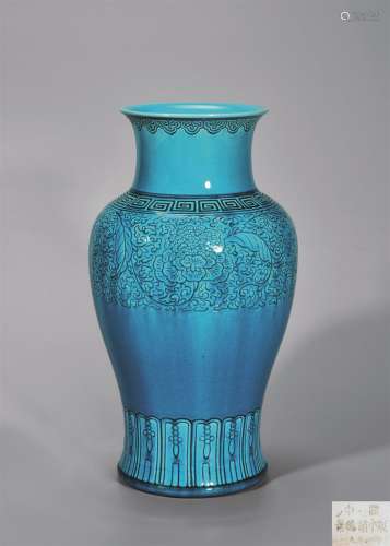 50年代 孔雀蓝釉剔刻缠口牡丹纹瓶