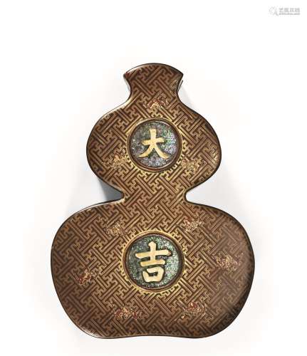 清18世纪 “大吉”葫芦形镶螺钿漆盒