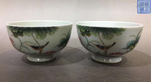 A PAIR OF YONGZHENG MARK FAMILLE ROSE BOWLS WITH PATTERN