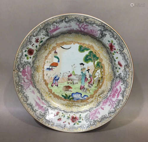 A FAMILLE ROSE PLATE WITH CHARACTER PATTERN