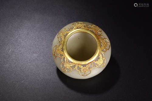 A HETIAN JADE PEN WASHER WITH GOLD EDGE