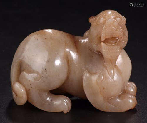 A HETIAN JADE BEAST SHAPED ORNAMENT