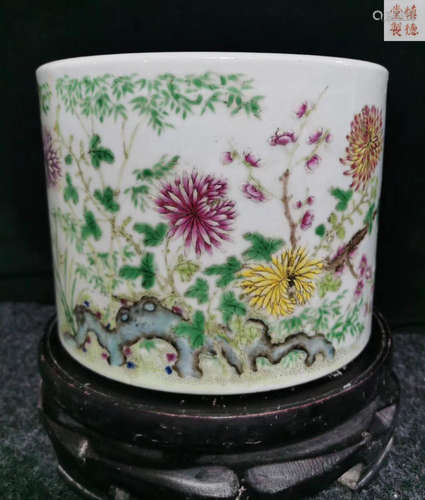 A SHENDETANG MARK PEN HOLDER WITH FLOWER PATTERN