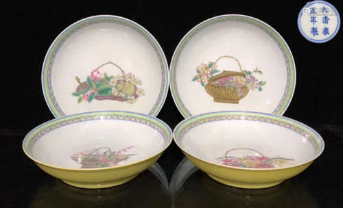 A SET OF YONGZHENG MARK FAMILLE ROSE PLATE WITH PATTERN