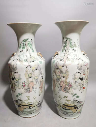 A PAIR OF VASE WITH BABY PALY PATTERN