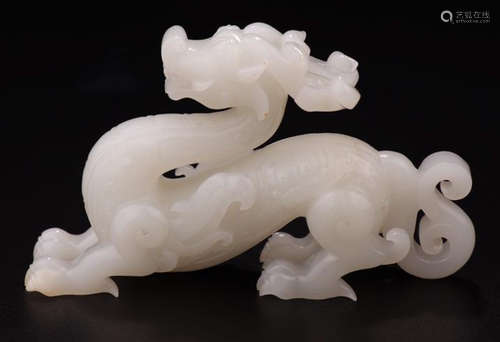 A HETIAN JADE DRAGON SHAPED ORNAMENT