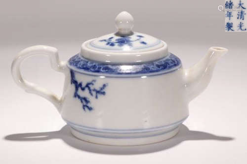 A GUANGXU MARK BLUE WHITE POT WITH LUCKY PATTERN