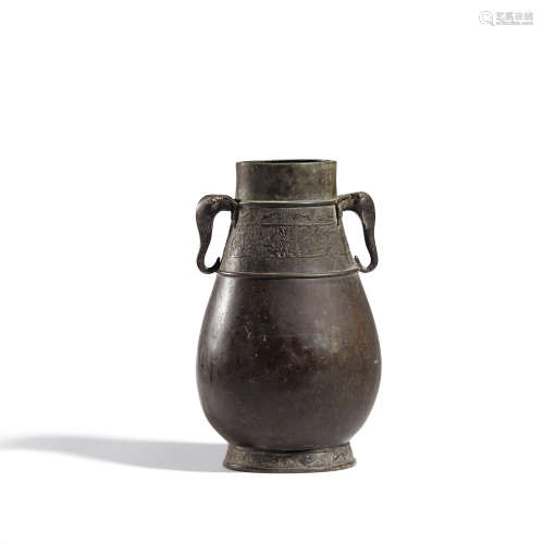 12 世纪 饕餮纹象耳瓶 铜