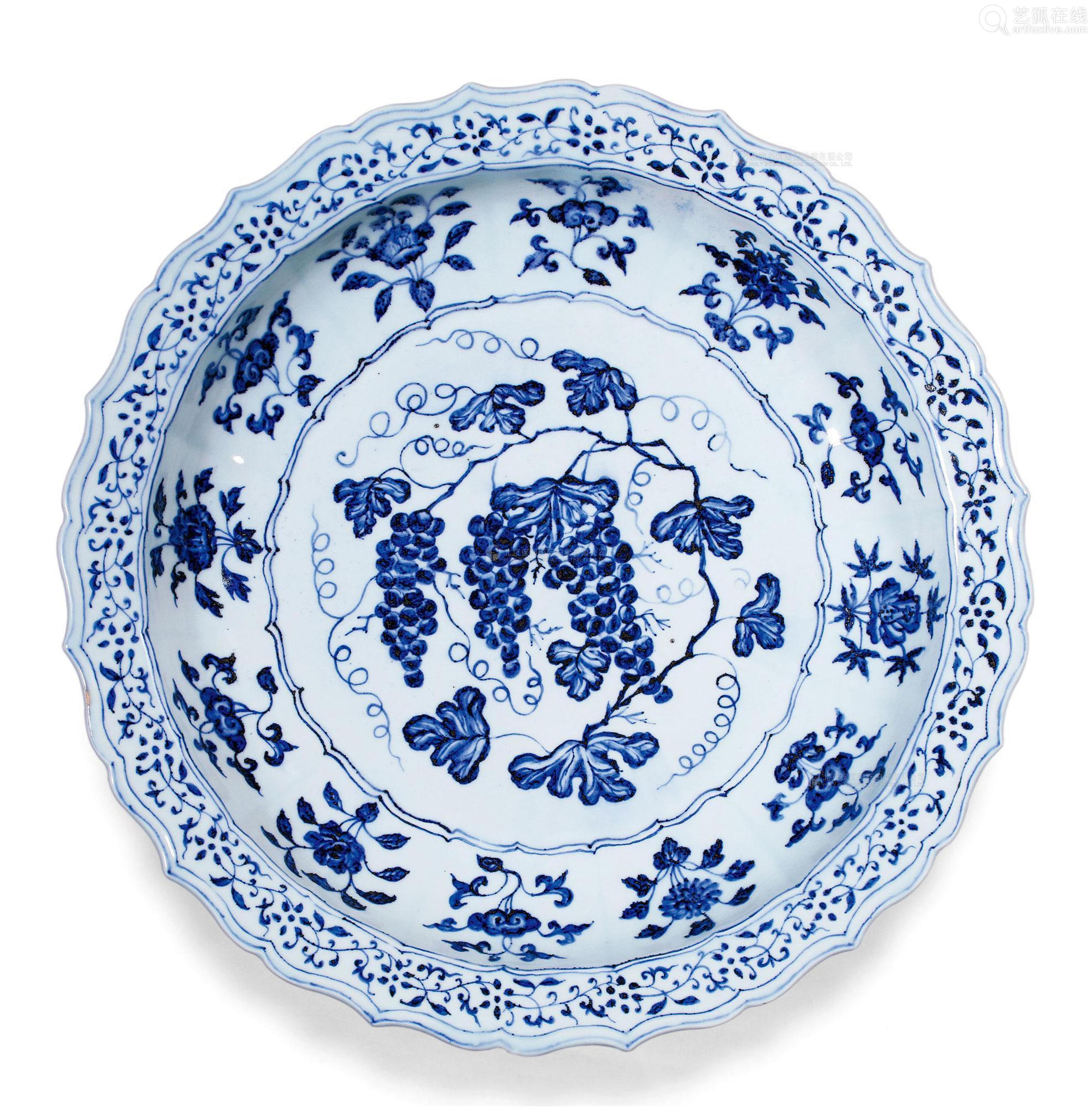 明永乐青花开光葡萄折枝花卉菱口折沿大盘 Deal Price Picture 明永乐青花开光葡萄折枝花卉菱口折沿大盘 Deal Price Picture
