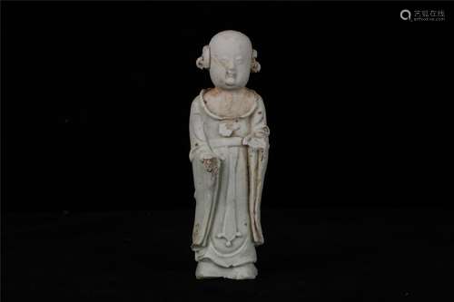 A CHINESE YING QING PORCELAIN FIGURE OF MAID STATUE,