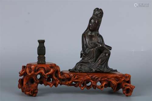 A RARE CHINESE BRONZE SEATED AVALOKITESHVARA (â€˜GUAN