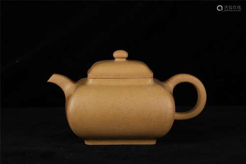 A FINE AND RARE YIXING FOUR TAPERED FOOT TEAPOT WITH