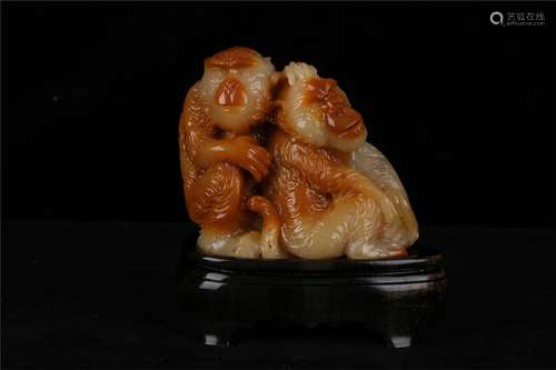 A CHINESE SOAPSTONE MONKEY ORNAMENT WITH ORIGIN BASE,