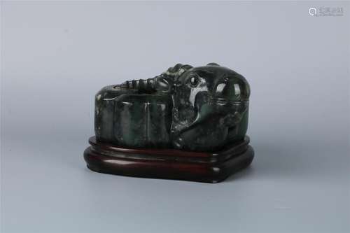 A CHINESE GREEN JADE SHEEP-SHAPED WATER POT WITH FITTED