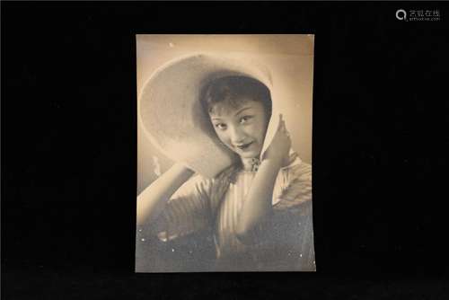 A CHINESE RARE VINTAGE PHOTOGRAPHY OF YUAN MEIYUN,