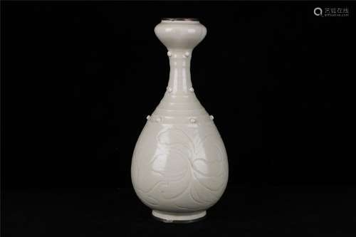 A CHINESE DING WARE GARLIC-MOUTH BOTTLE VASE, SONG