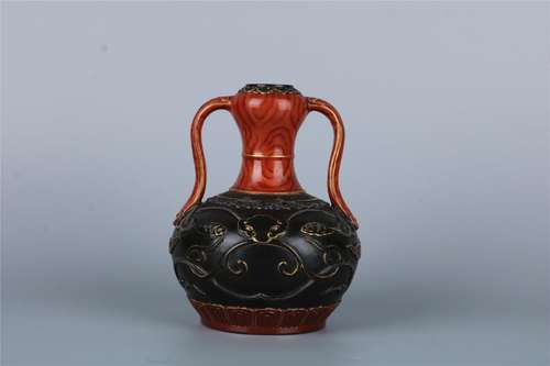 A LITTLE CHINESE LACQUERED IMAGINE PORCELAIN VASE WITH