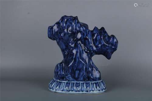 A CHINESE BLUE AND WHITE MOUNTAIN-SHAPED ORNAMENT,