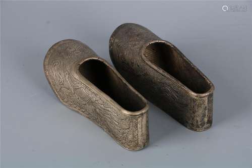 A PAIR OF CHINESE SILVER SHOES, LATER QING DYNASTY