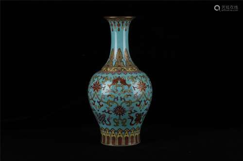 A CHINESE GREEN GROUND FAMILLE ROSE VASE WITH QIANLONG