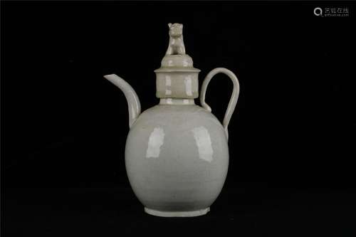 A CHINESE QINGBAI-TYPE WINE EWER AND DOG-SHAPED COVER,