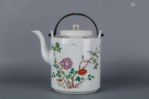 A FINELY CHINESE FAMILLE ROSE TEAPOT AND COVER WITH