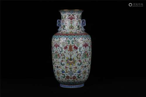 A CHINESE FAMILLE ROSE VASE WITH DAOGUANG SIX-CHARACTER