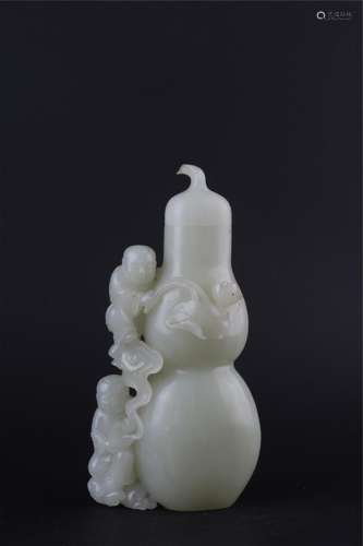 A CHINESE JADE GOURD-SHAPED BOTTLE, QING DYNASTY