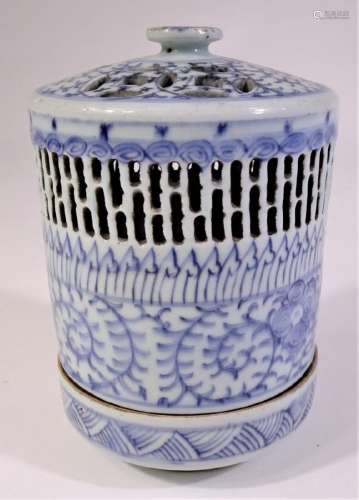 Qing Dynasty Blue and White Cricket Box