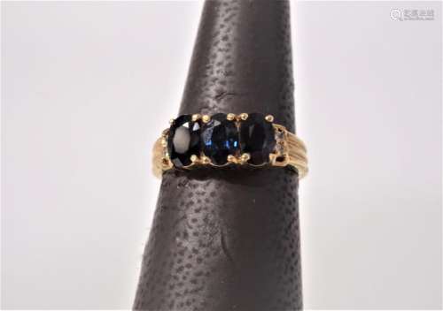 Sapphire and Diamons Ring 14k Yellow Gold