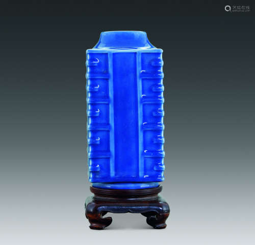 清乾隆 蓝釉琮式瓶