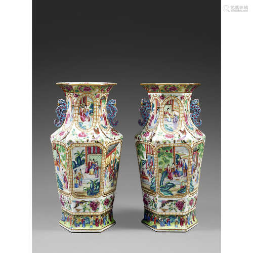 PAIRE DE VASES QUADRILATÉRAUX