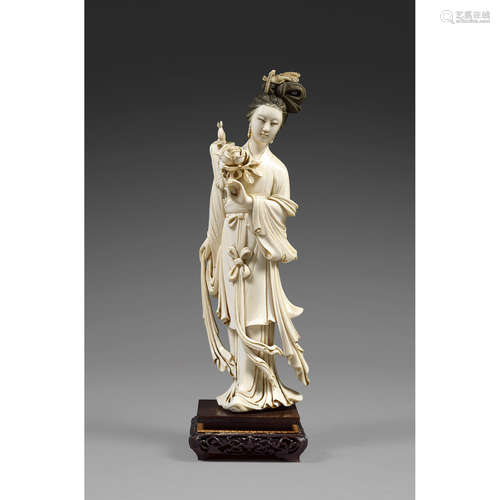 ~ STATUETTE DE JEUNE FEMME