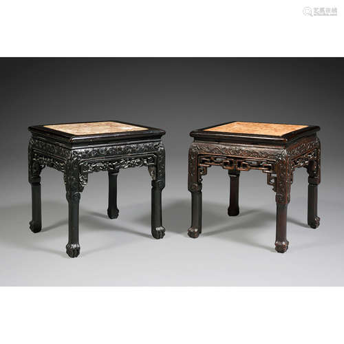 SUITE DE DEUX TABOURETS FORMANT PAIRE