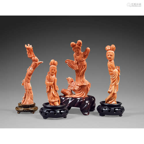 ~ SUITE DE QUATRE STATUETTES DE JEUNES FEMMES