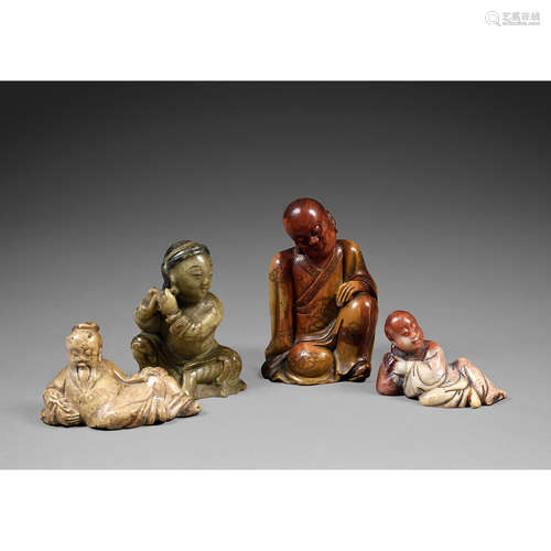 SUITE DE QUATRE STATUETTES DE PERSONNAGES