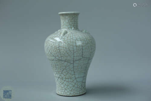 A GE YAO GLAZED VASE