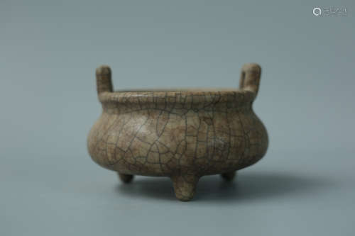 A GE YAO TRIPOD CENSER