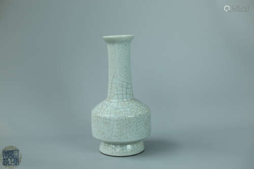 A GE YAO LONG-NECK VASE