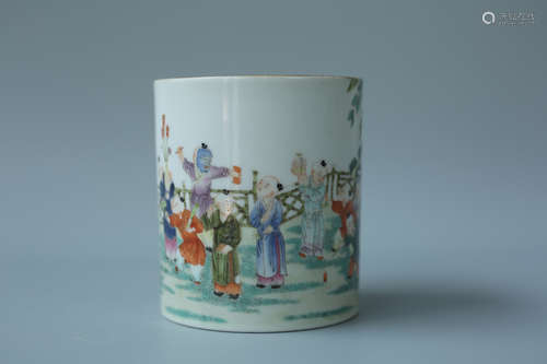 A FAMILLE ROSE BRUSH POT OF STORY&FIGURE PATTERN