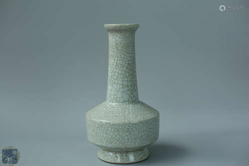 A GE YAO LONG-NECK VASE